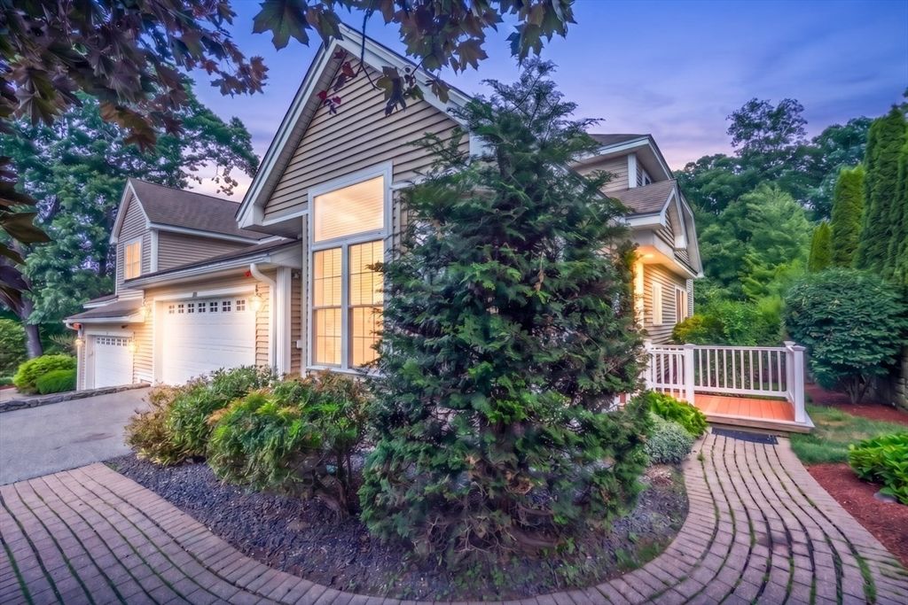 308 Sprucewood Ln 308, Clinton, MA 01510