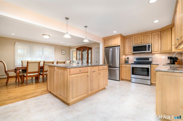 2 Thistle Road, Norwalk, CT 06851