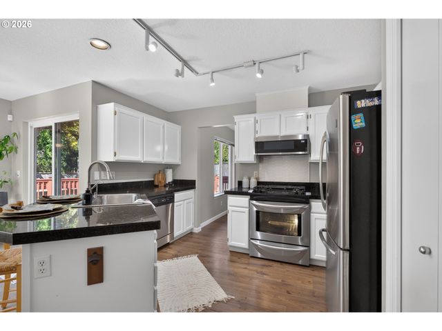 12739 Sw LESSER Rd, Portland, OR 97219