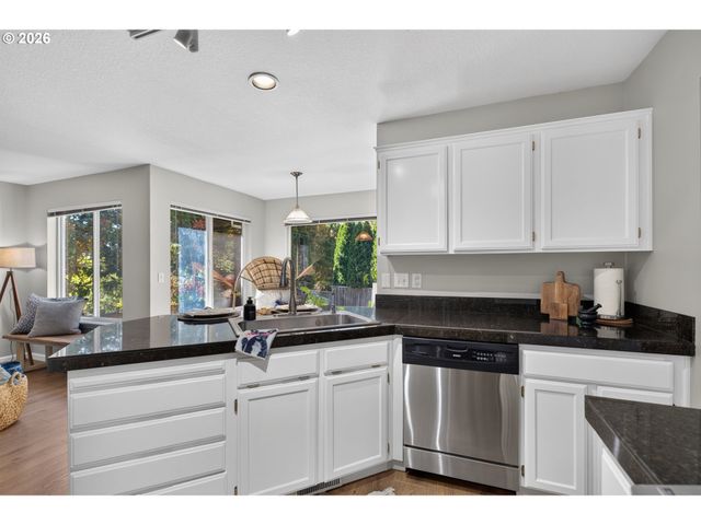 12739 Sw LESSER Rd, Portland, OR 97219