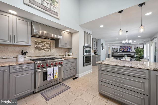 2206 DERBY DR, Cinnaminson, NJ 08077