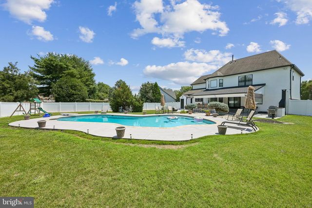 2206 DERBY DR, Cinnaminson, NJ 08077