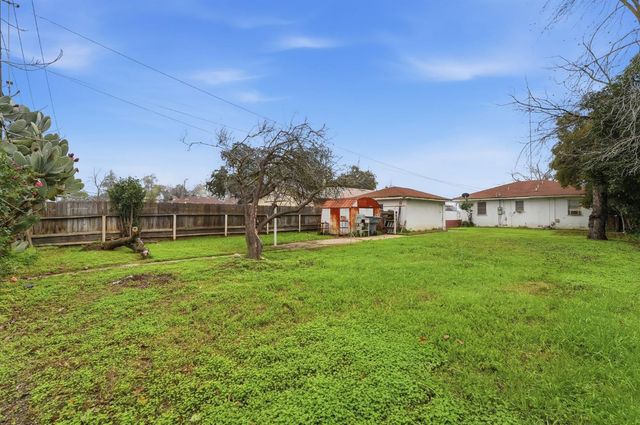 1127 W 19th St, Merced, CA 95340