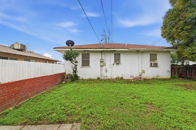 1127 W 19th St, Merced, CA 95340