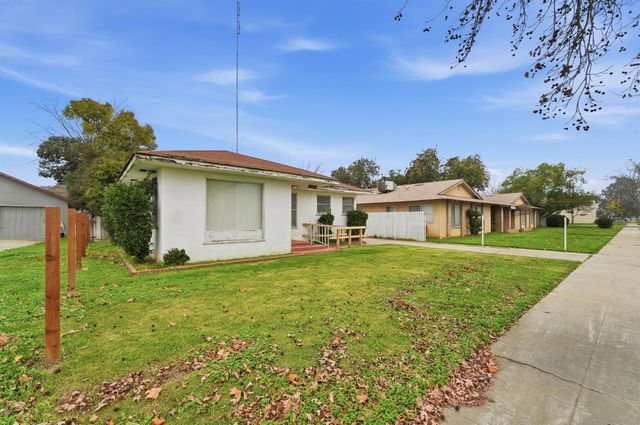 1127 W 19th St, Merced, CA 95340