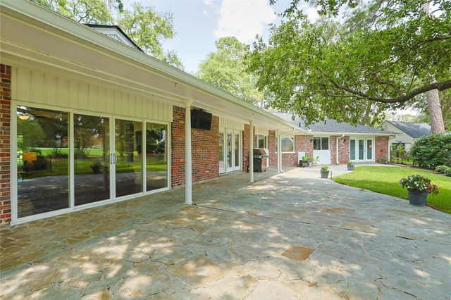 5911 Masters Drive, Houston, TX 77069