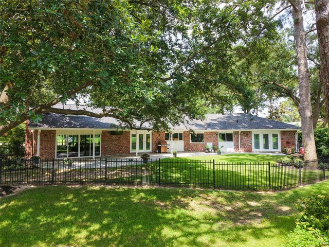 5911 Masters Drive, Houston, TX 77069