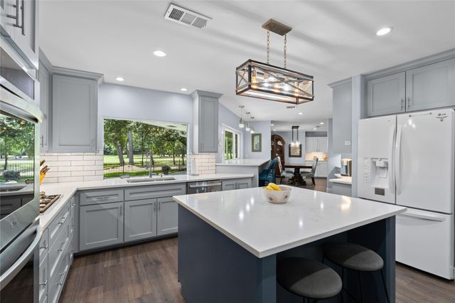 5911 Masters Drive, Houston, TX 77069