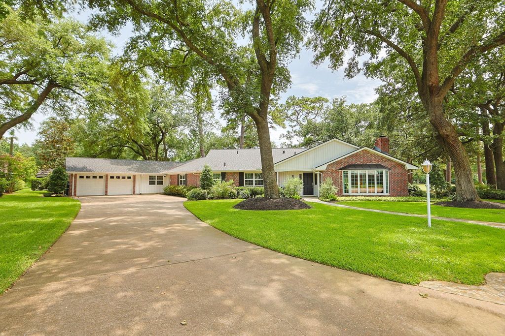 5911 Masters Drive, Houston, TX 77069