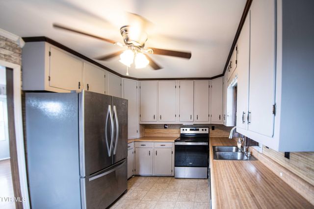 1524 Parton Drive, Kingsport, TN 37660