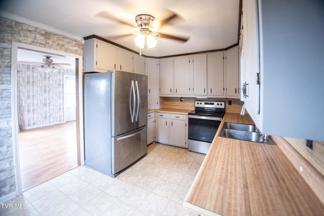 1524 Parton Drive, Kingsport, TN 37660
