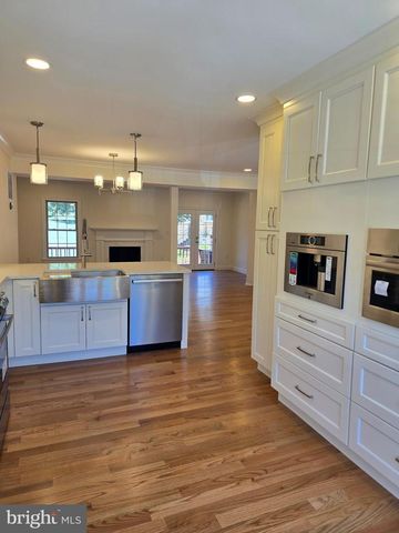 2106 BOBBYBER DR, Vienna, VA 22182
