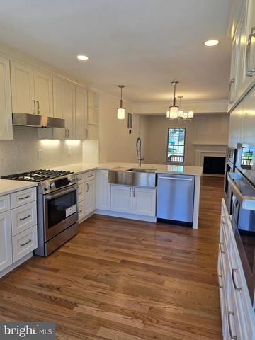 2106 BOBBYBER DR, Vienna, VA 22182