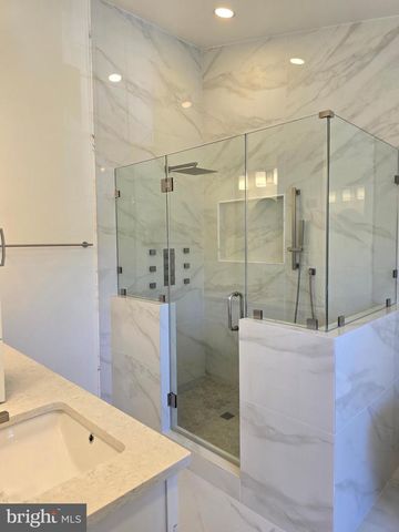 2106 BOBBYBER DR, Vienna, VA 22182