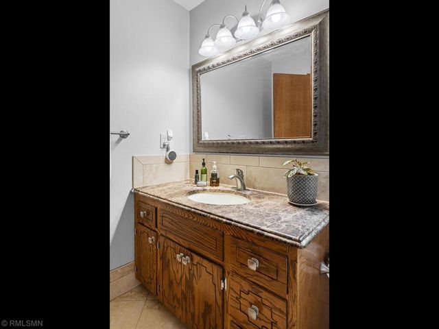 3920 Linden Circle, Chanhassen, MN 55331