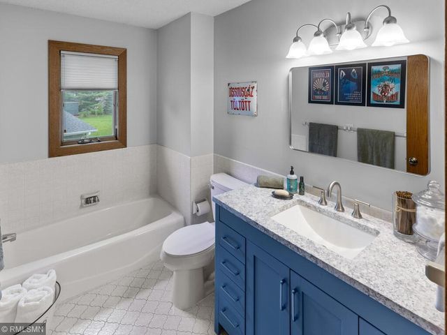 3920 Linden Circle, Chanhassen, MN 55331