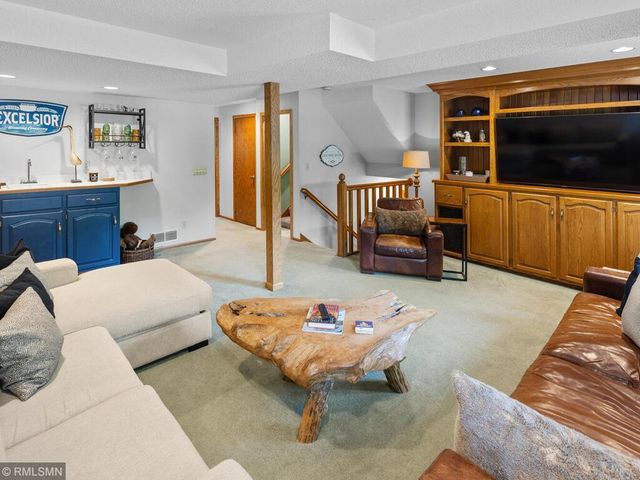 3920 Linden Circle, Chanhassen, MN 55331