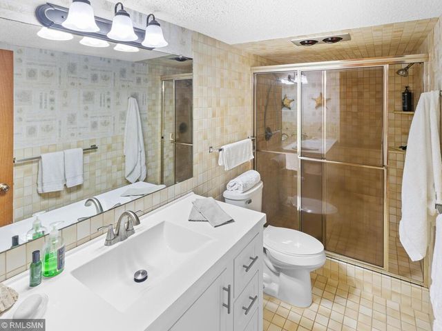 3920 Linden Circle, Chanhassen, MN 55331