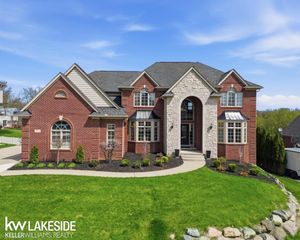 1112 Canyon Creek Drive, Rochester Hills, MI 48306