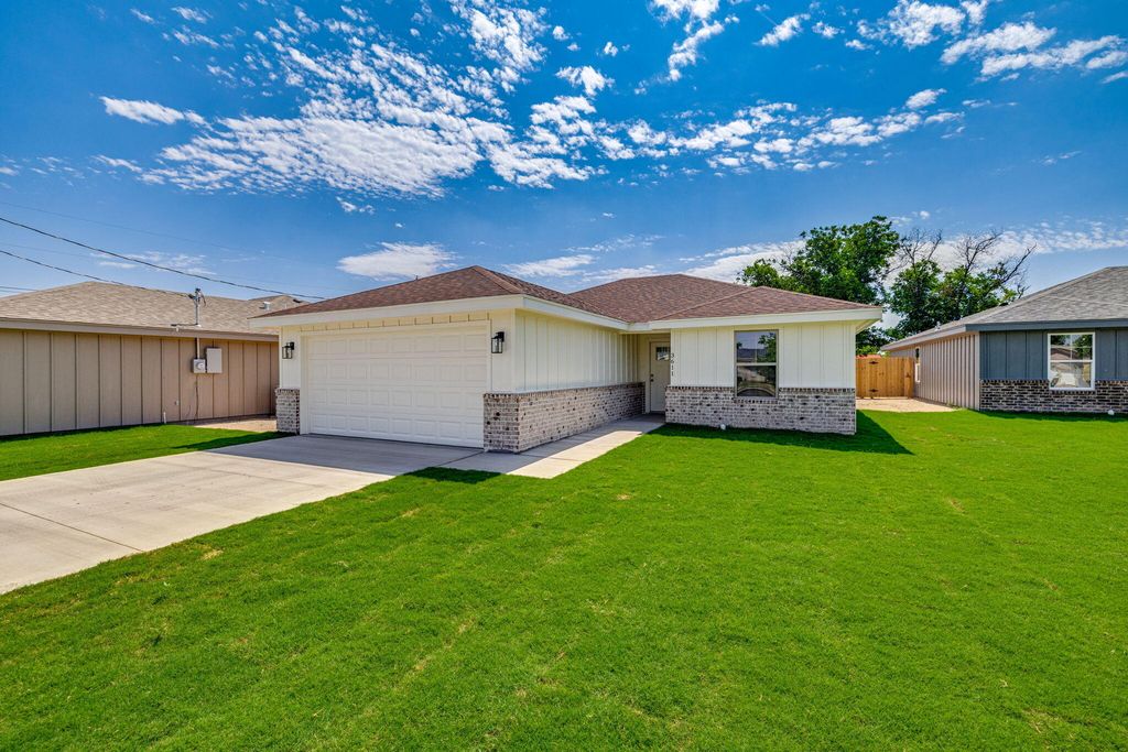 Image 2 of property listing at 3611 Grape Creek Road, San Angelo, TX 76903