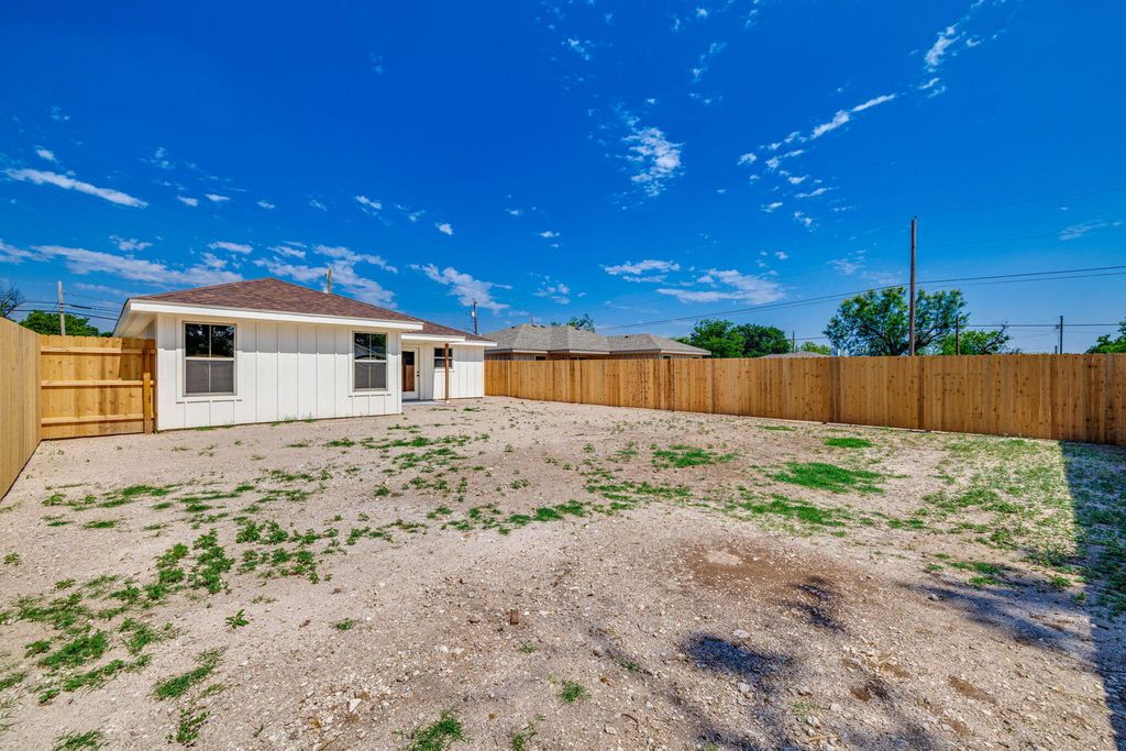 Image 20 of property listing at 3611 Grape Creek Road, San Angelo, TX 76903