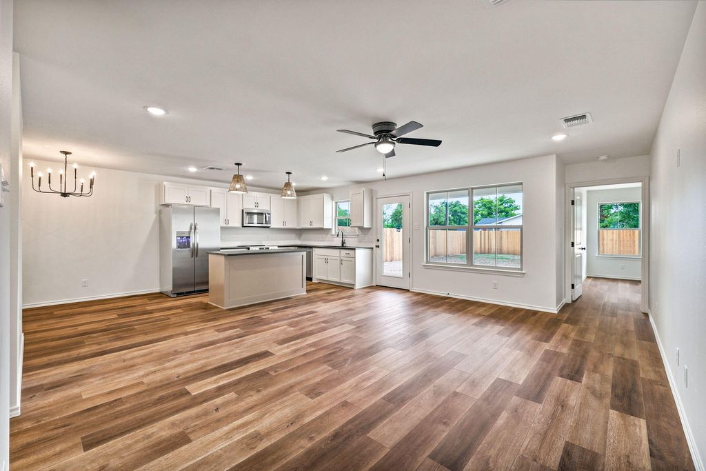 Image 5 of property listing at 3611 Grape Creek Road, San Angelo, TX 76903