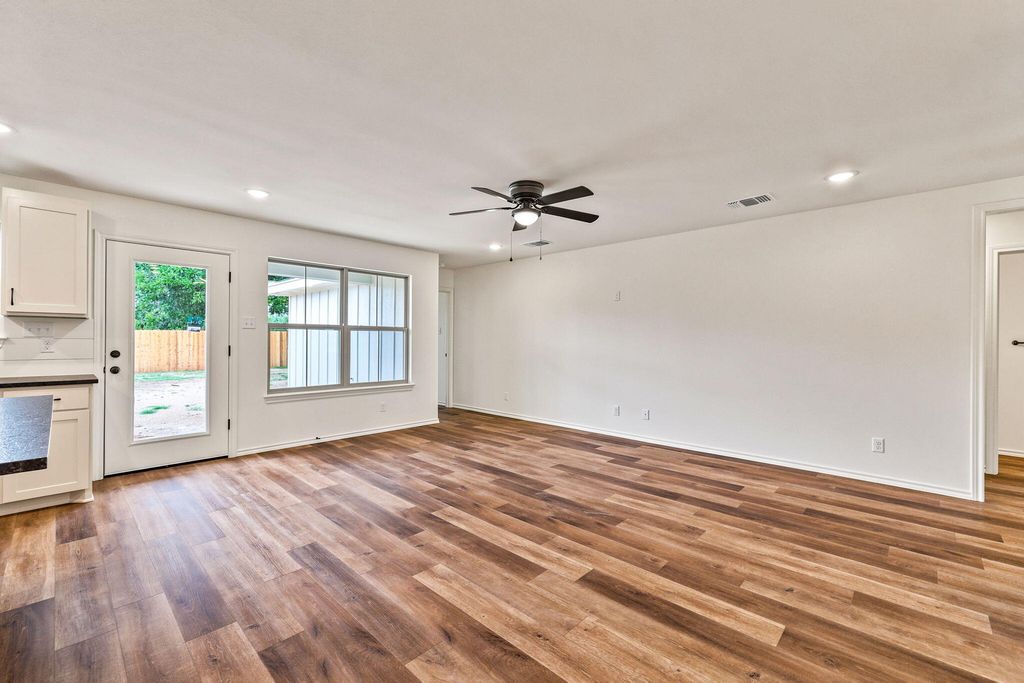 Image 7 of property listing at 3611 Grape Creek Road, San Angelo, TX 76903