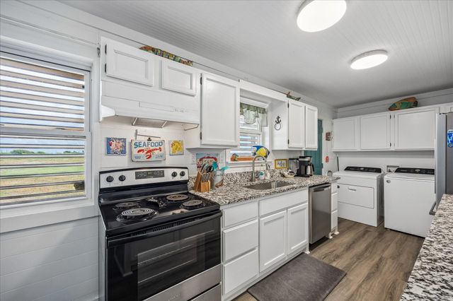 920 4th Street, Port Bolivar, TX 77650
