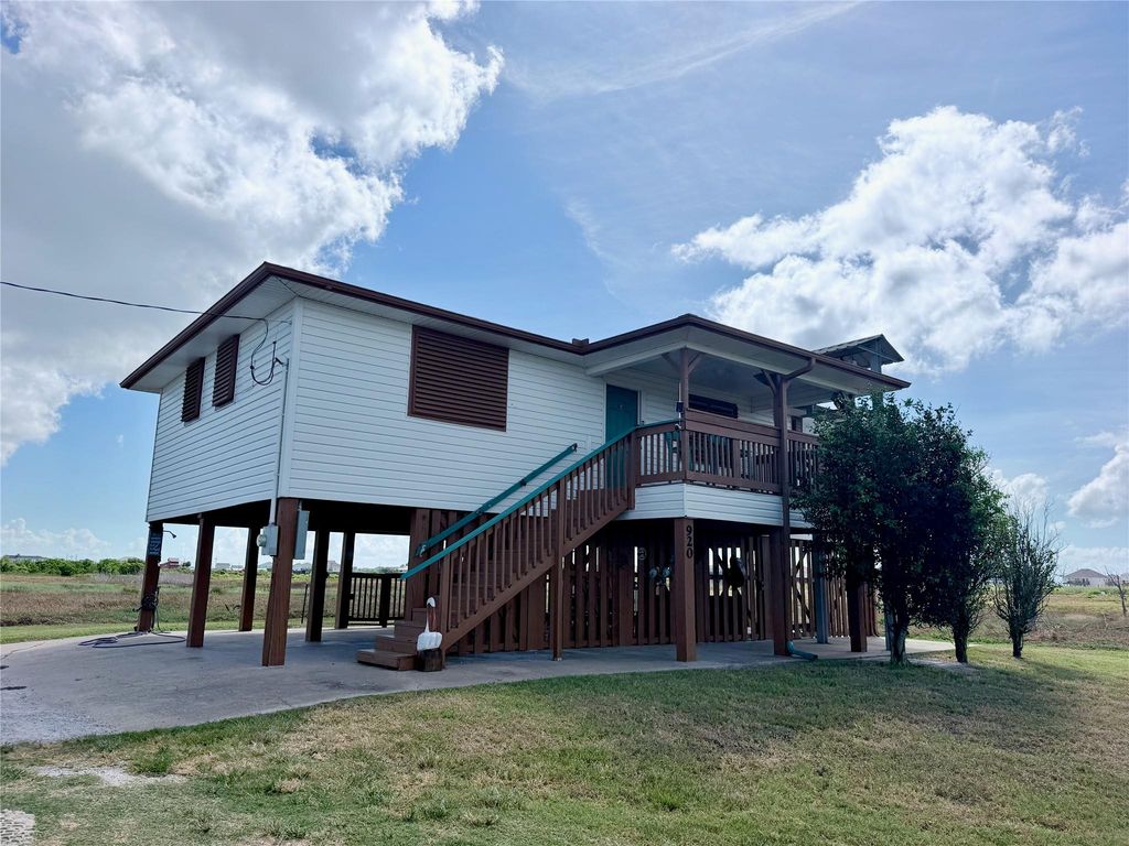 920 4th Street, Port Bolivar, TX 77650