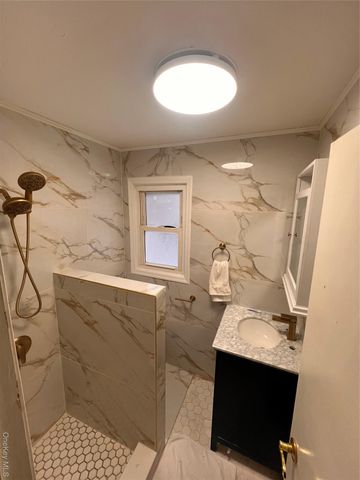 122 Rockaway Parkway, Valley Stream, NY 11580