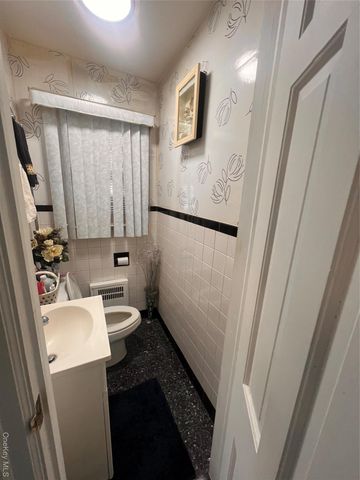 122 Rockaway Parkway, Valley Stream, NY 11580