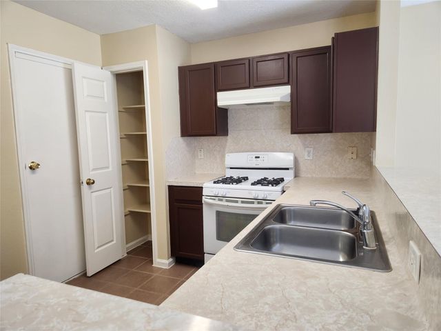 7631 Goudin Drive, Missouri City, TX 77489