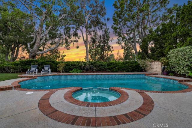 19208 Vista Grande, Northridge, CA 91326