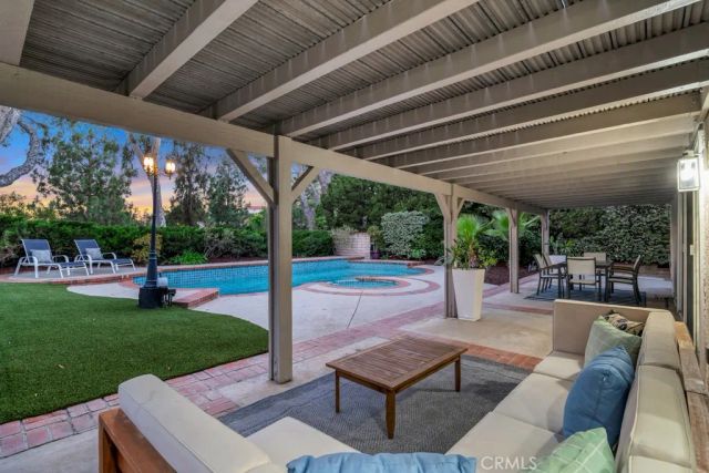 19208 Vista Grande, Northridge, CA 91326