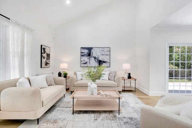19208 Vista Grande, Northridge, CA 91326