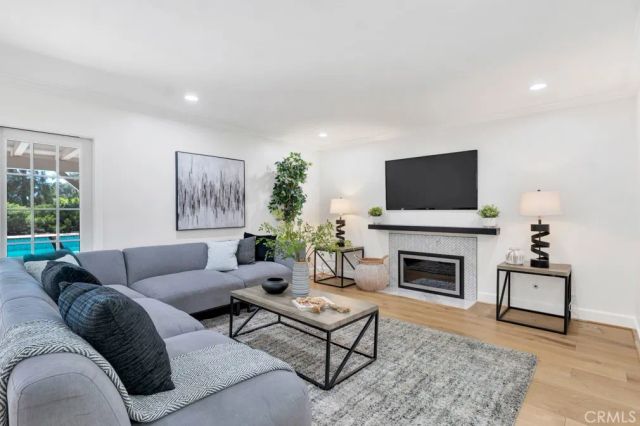 19208 Vista Grande, Northridge, CA 91326