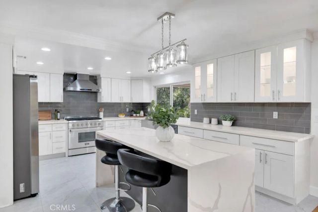 19208 Vista Grande, Northridge, CA 91326
