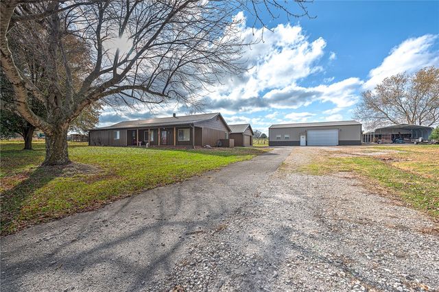 18702 Clear Water Road, Fayetteville, AR 72704