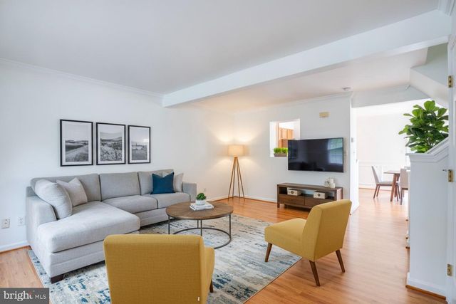 9081 FALCON GLEN CT, Bristow, VA 20136