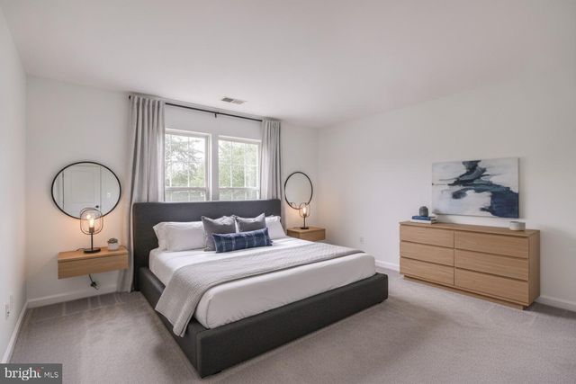 9081 FALCON GLEN CT, Bristow, VA 20136