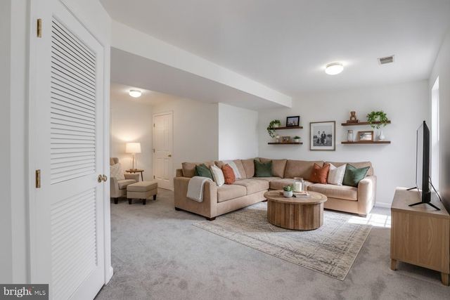 9081 FALCON GLEN CT, Bristow, VA 20136