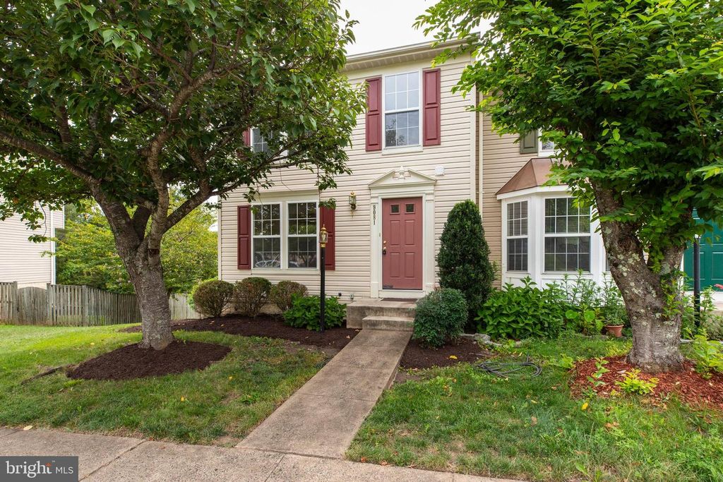 9081 FALCON GLEN CT, Bristow, VA 20136