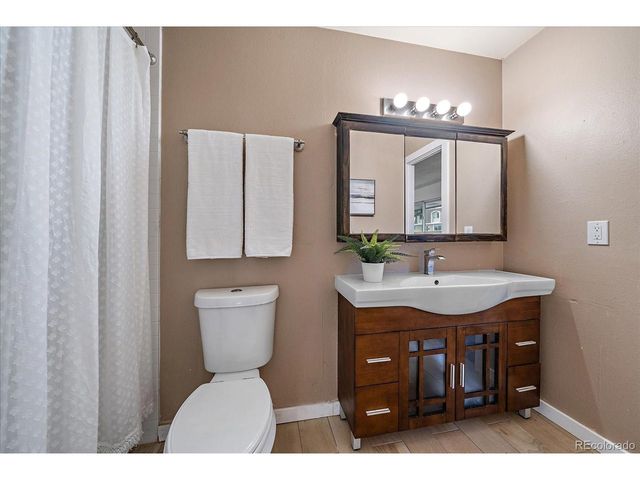 644 S Xenon Ct, Lakewood, CO 80228