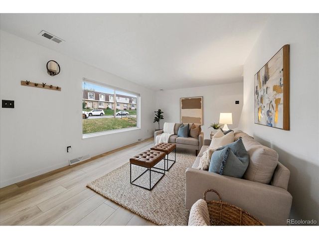 644 S Xenon Ct, Lakewood, CO 80228