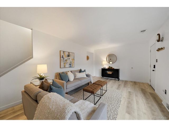 644 S Xenon Ct, Lakewood, CO 80228