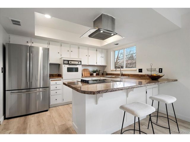 644 S Xenon Ct, Lakewood, CO 80228