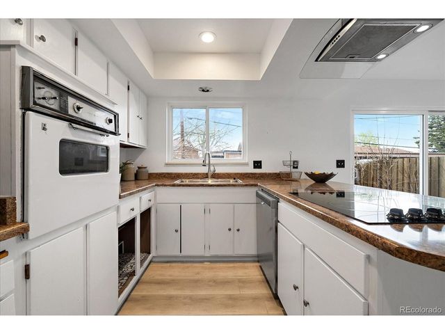 644 S Xenon Ct, Lakewood, CO 80228