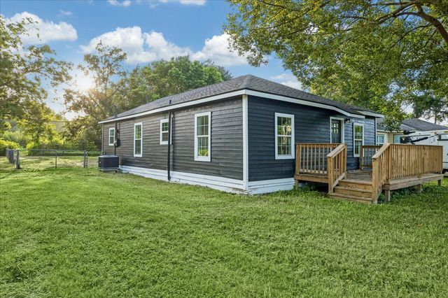 5122 Avenue L, Santa Fe, TX 77510