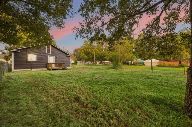 5122 Avenue L, Santa Fe, TX 77510