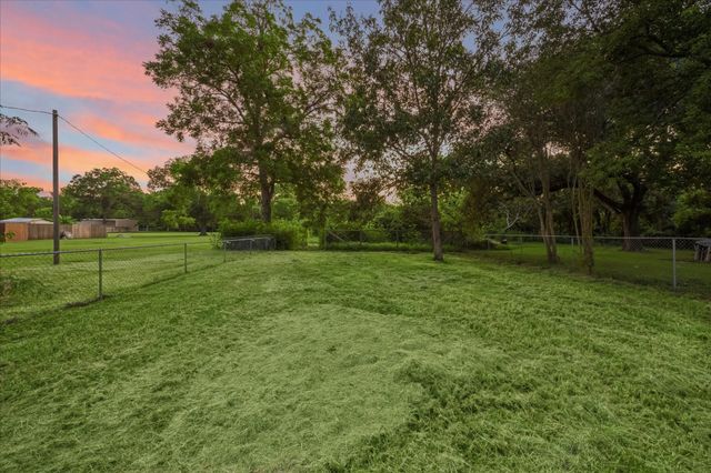 5122 Avenue L, Santa Fe, TX 77510